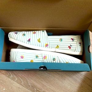 Brand new in box TOMS! Super cute fruit print! Size 11! Don’t miss these cuties!